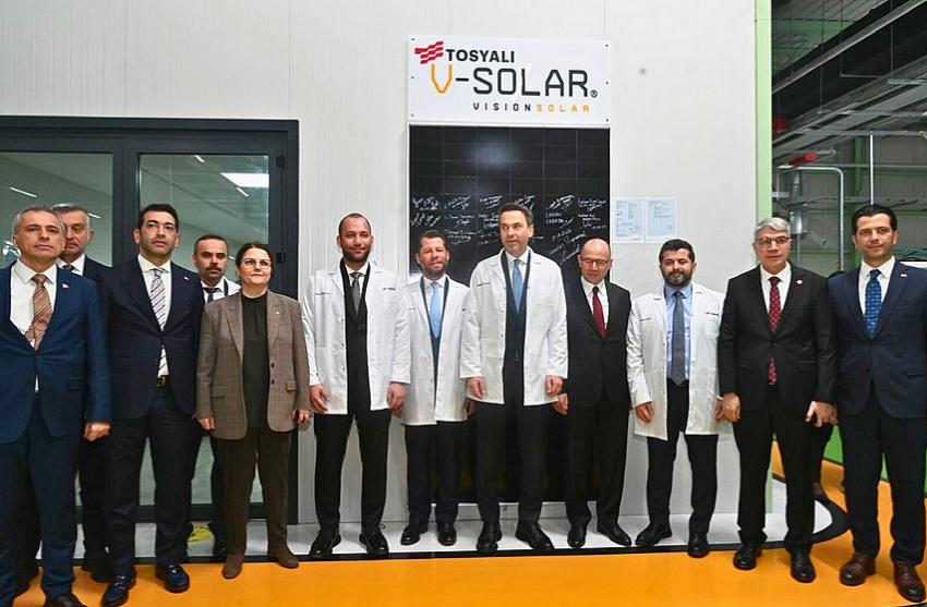 Bakan Bayraktar, Tosyalı Enerji’nin V-Solar Panel Üretim Tesislerini Ziyaret Etti