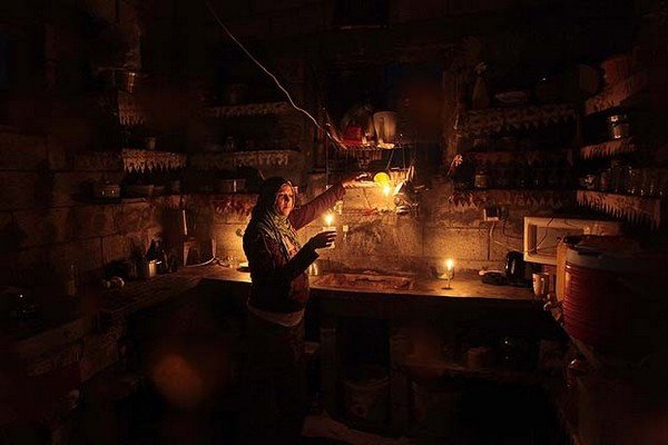 israil Gazze'yi Karanlığa Boğdu