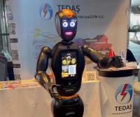 Robot Ada TEDAŞ'ın Elektrik Arıza İhbar Uygulaması’nı Gençlere Tanıttı
