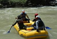 VEDAŞ Ekipleri Zap Vadisi'nde Engelleri Rafting Botu ile Aştı