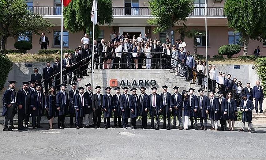 MEDAŞ'ın MBA Programını Tamamlayan 10 Çalışan Mezuniyet Sevinci Yaşadı