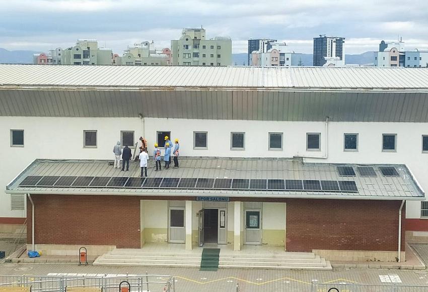 Çevre Dostu Okul Enerjisini Güneşten Üretiyor